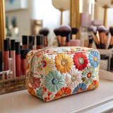 Quilted beauty case with shimmering petals NCU0NT10236